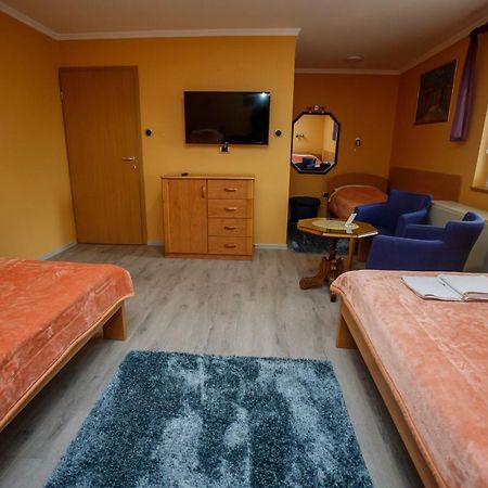 Guest house Mali homtel Subotica Buitenkant foto