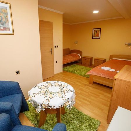 Guest house Mali homtel Subotica Buitenkant foto