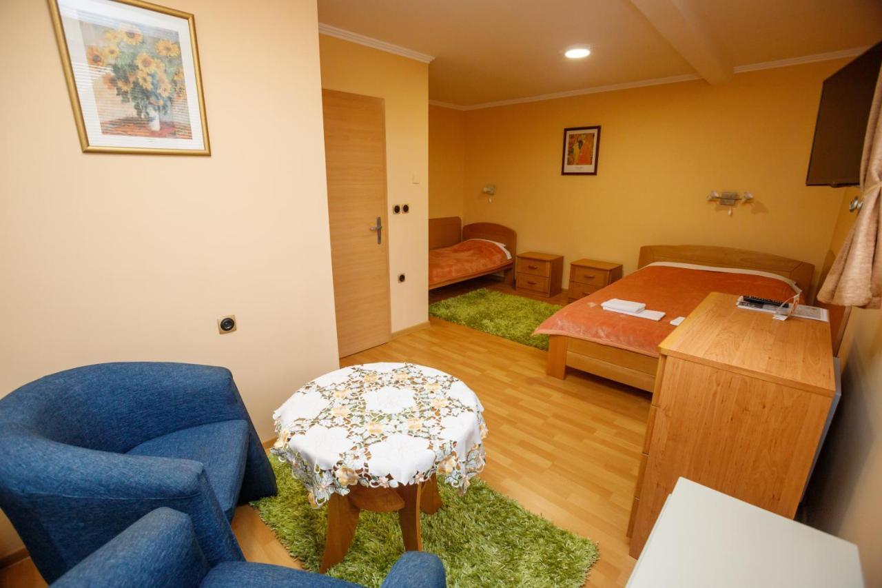 Guest house Mali homtel Subotica Buitenkant foto