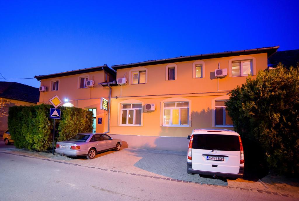 Guest house Mali homtel Subotica Buitenkant foto